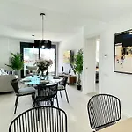 Majestic By The Beach, Apartament *