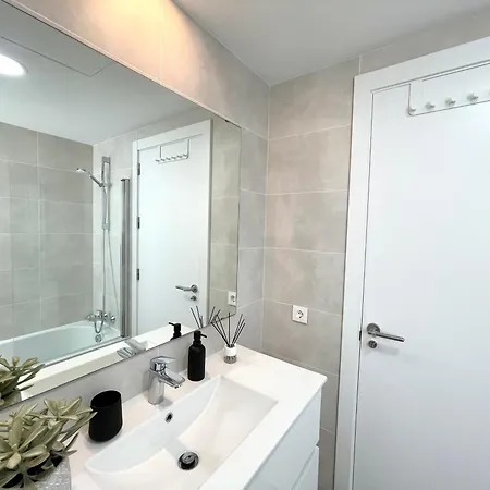 Apartment Majestic By The Beach,